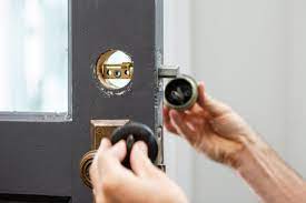 how to remove deadbolt without screws